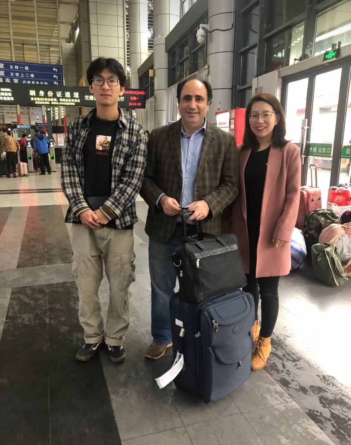 Abel Chen meeting an overseas client in China to plan a sourcing project
